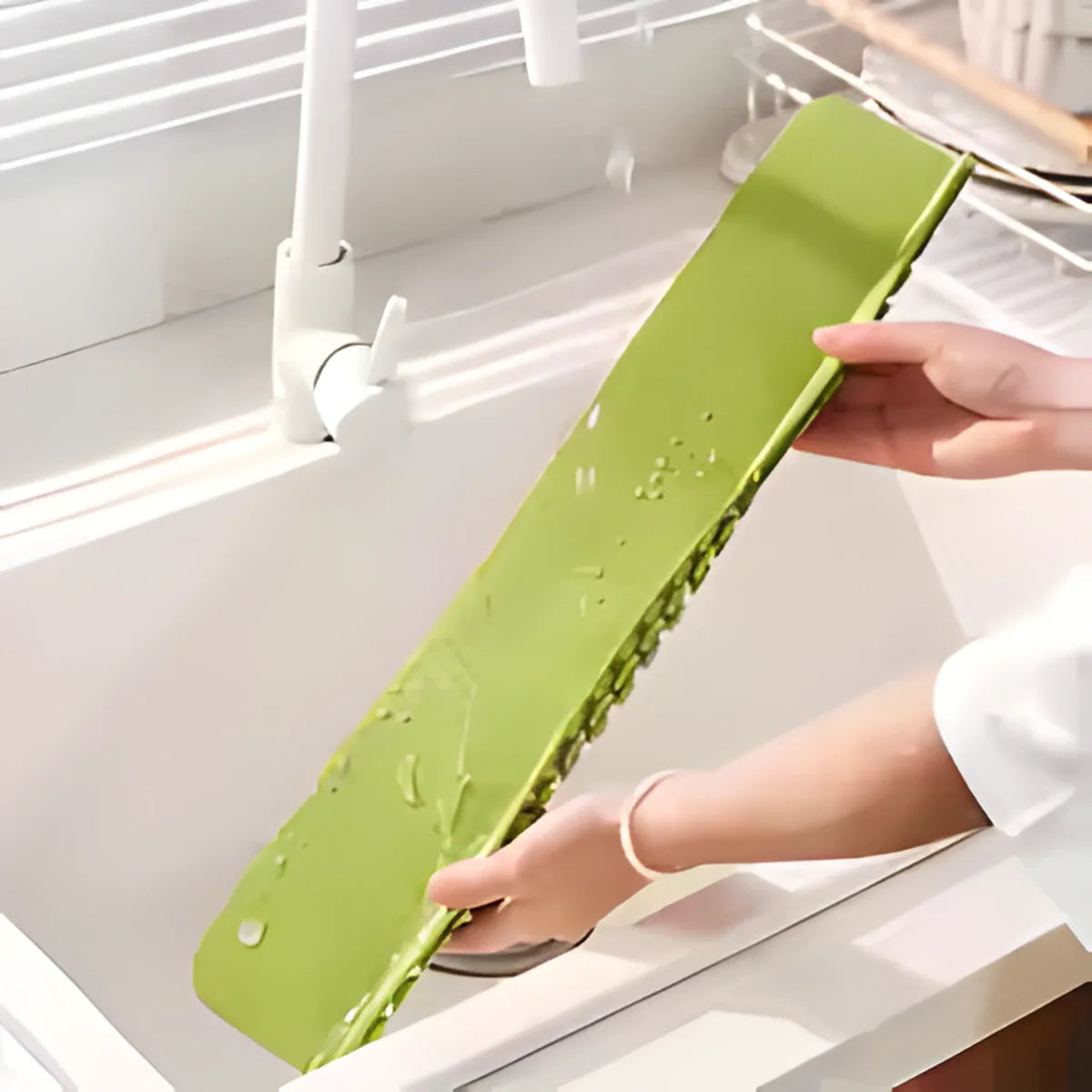 Silicone Sink Splash Guard – Water Baffle with Suction Cups